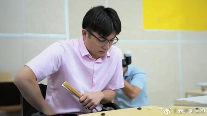 宝威体育官方网站-三局连环大逆转，胜率99%到半目憾负，超快棋究竟有多残酷|杨鼎新|廖元赫|极限|黑棋|失误_新浪新闻